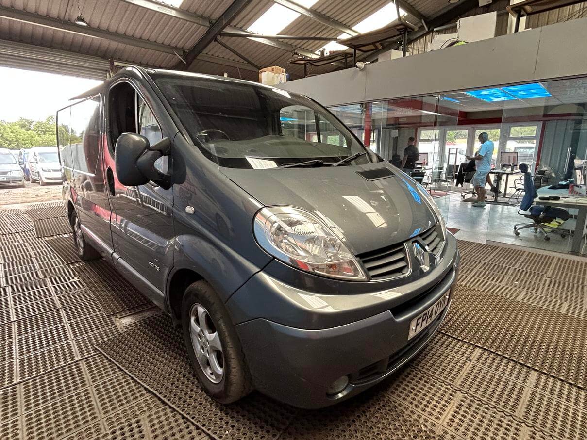 2014 Renault Trafic Vivaro Sl27 Sport 2.0 Dci metallic grey moted No Vat bargain