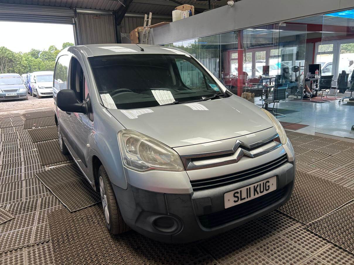 2011 Citroen Berlingo Partner FSH Lx 1.6 Hdi 3 seater silver moted Vat Inclusive