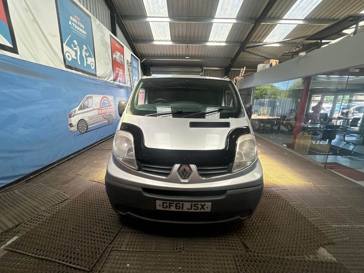 61 plate Renault Trafic Vivaro lwb 2.0 Dci 115 Automatic camper day van No Vat