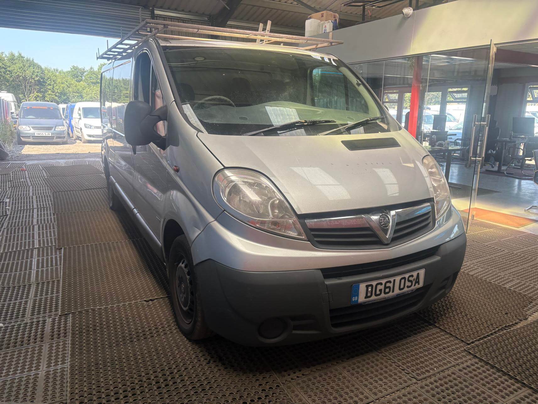 61 plate Vauxhall Vivaro 2.0 Lwb silver moted starts drives noisy exhaust No Vat