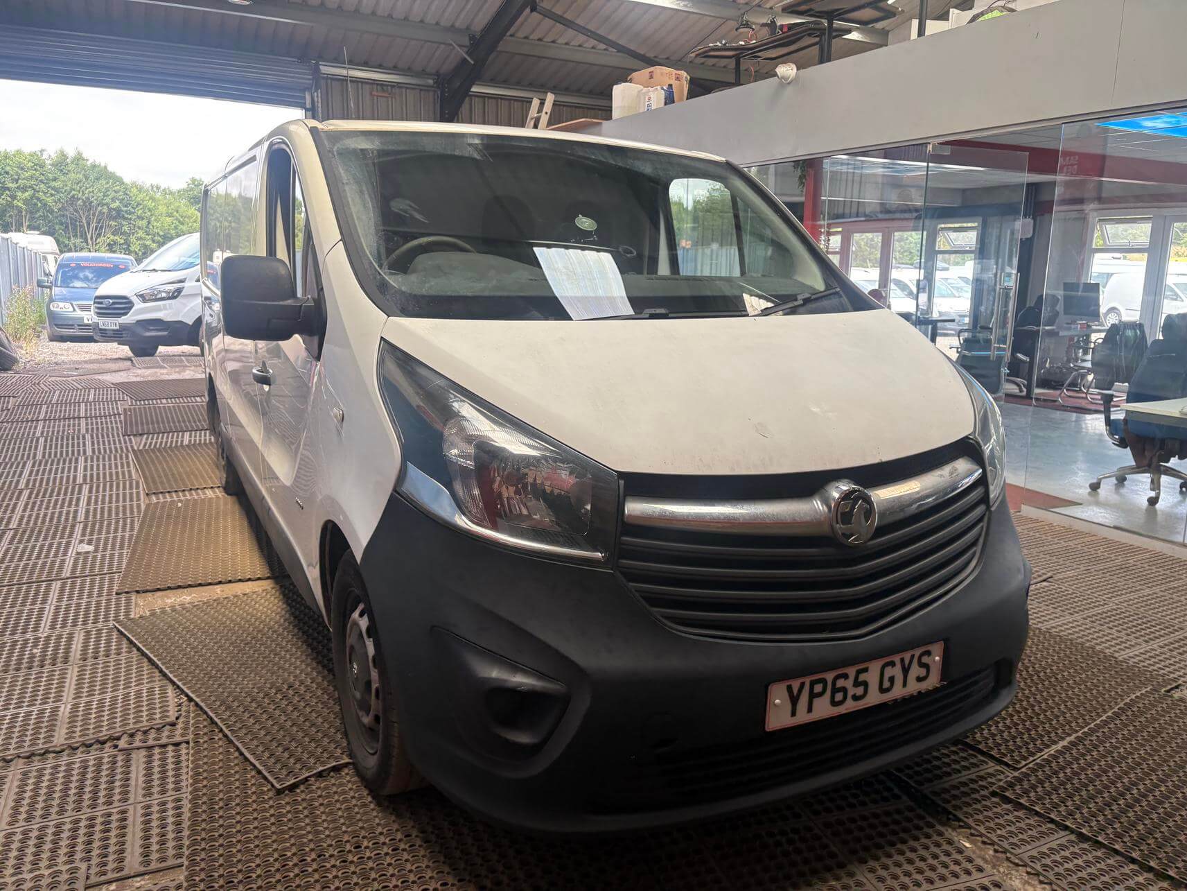 65 Plate Vauxhall Vivaro Trafic 1.6 needs mot  and easy repairs No Vat bargain