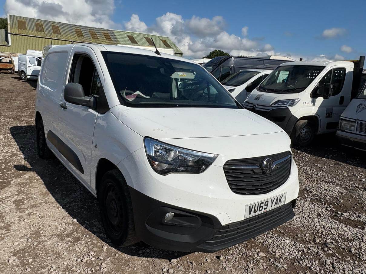 69 Plate Vauxhall Combo 2300 Edition none runner engine seized Euro 6 Vat Inc