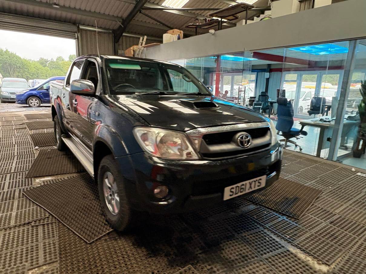 61 Plate Toyota Hilux Hi-Luxury Hl3 2.5 D-4D 4X4 Double Cab fresh mot  No Vat