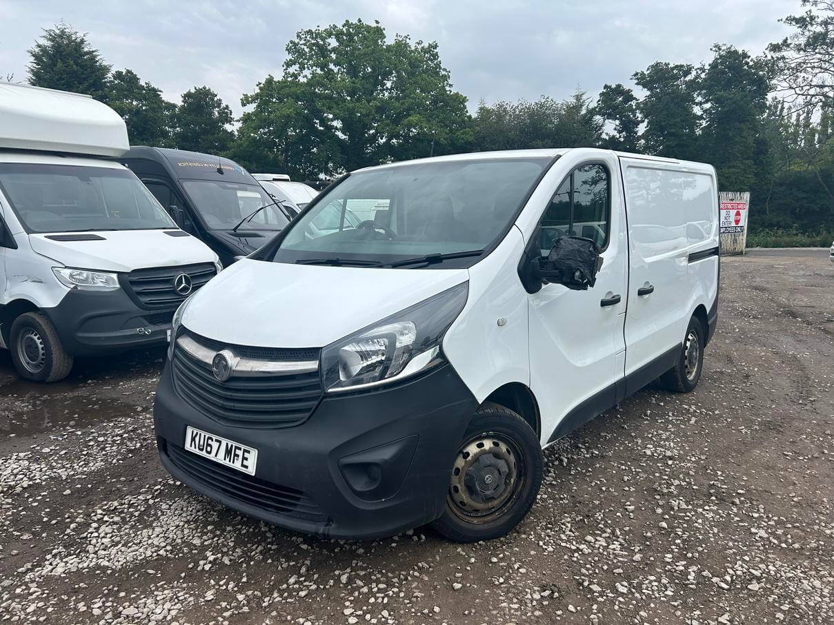 67 Plate Vauxhall Vivaro Trafic 1.6 Cdti starts runs needs turbo Euro 6 No Vat