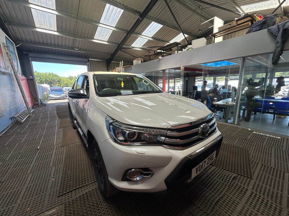 2017 Toyota Hilux Luxury Invincible X FSH 4Wd automatic top spec Euro 6 No Vat