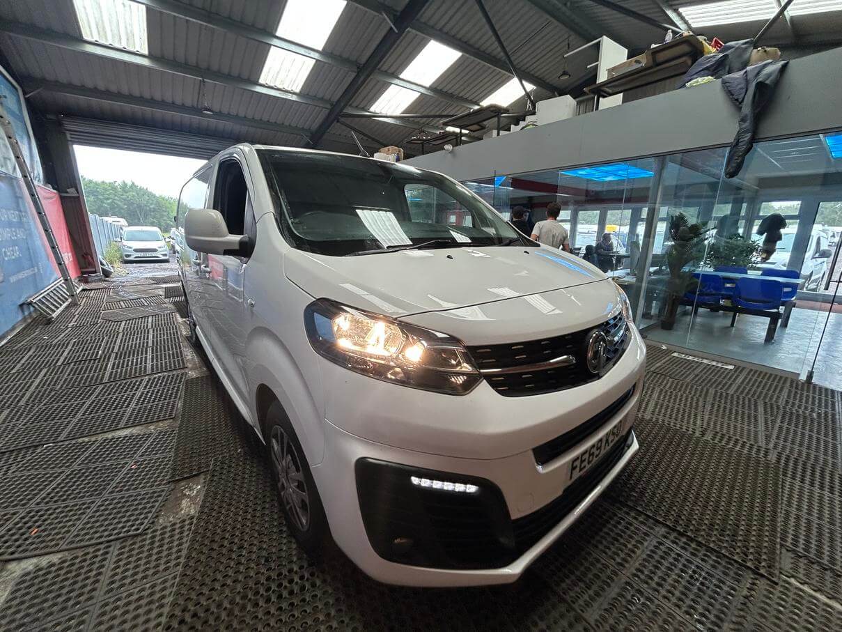 69 Plate Vauxhall Vivaro Trafic 1.5 Sportive crew cab 77k miles Euro 6 No Vat