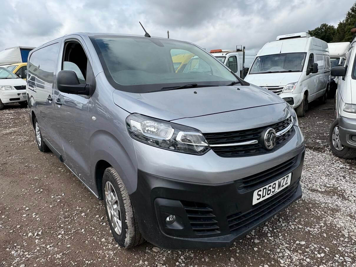69 Plate Vauxhall Vivaro Trafic Dynamic 1.5 Euro 6 starts timing issues No Vat