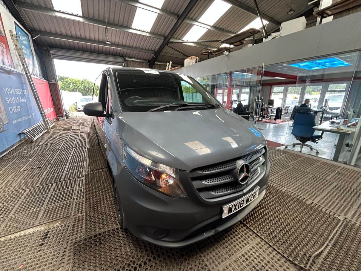 2018 Mercedes Vito 114 Bluetec CATS minor rear damage drives fine  Euro 6 No Vat