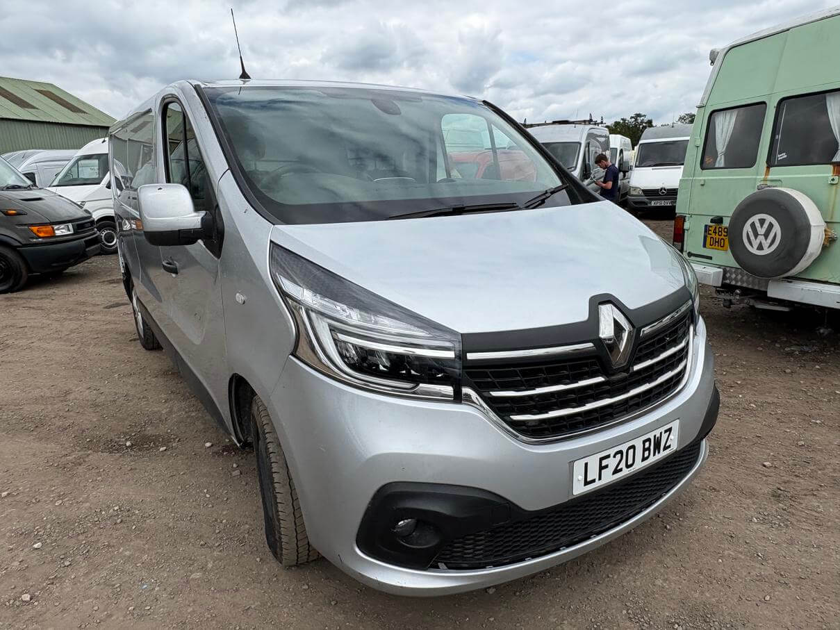 2020 Renault Trafic Sport Auto 12k miles needs electrical repair Euro 6 No Vat