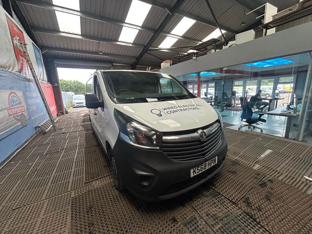 68 Plate Vauxhall Vivaro Trafic 1.6 Cdti needs repairs starts runs Euro 6 No Vat