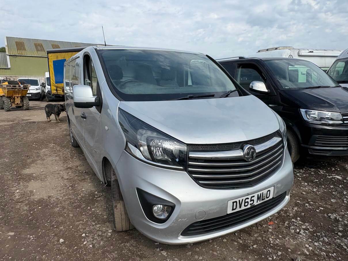 65 Plate Vauxhall Vivaro Trafic Sportive starts runs needs head gasket No Vat