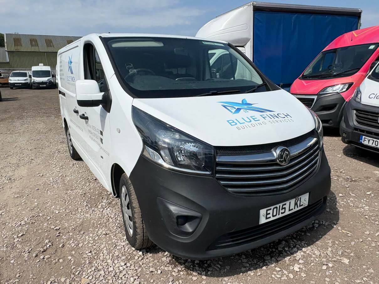 2015 Vauxhall Vivaro Trafic Sportive  starts runs needs dual mass clutch No Vat