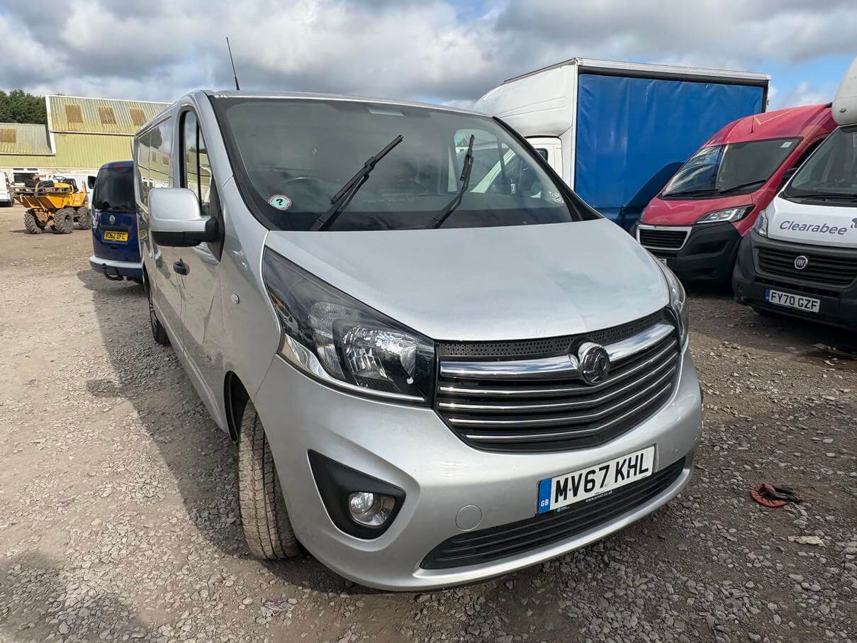 67 Plate Vauxhall Vivaro Trafic Sportive 1.6 needs engine repair Euro 6 No Vat