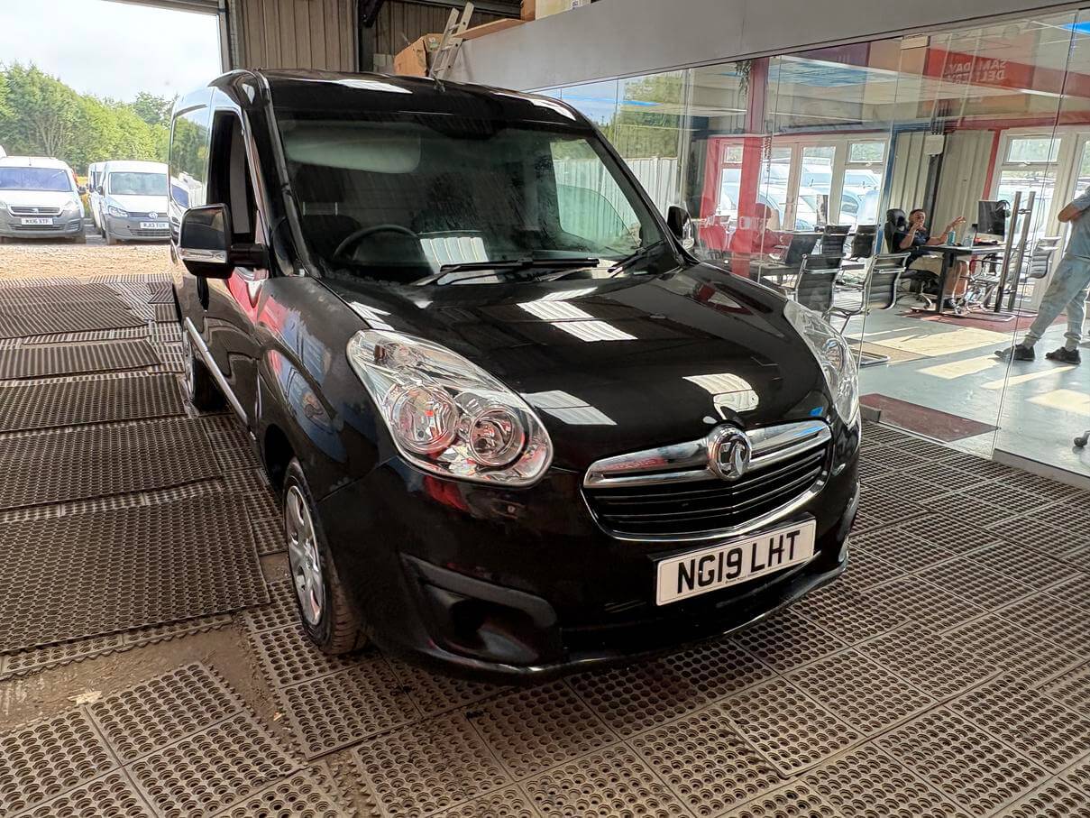 2019 Vauxhall Combo 2000 black Sportive 1.3 Cdti 50k miles new mot Euro 6 No Vat
