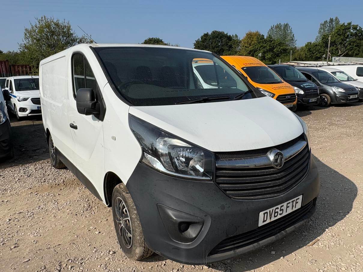 65 Plate Vauxhall Vivaro Trafic 1.6 Cdti starts and drives needs turbo No Vat