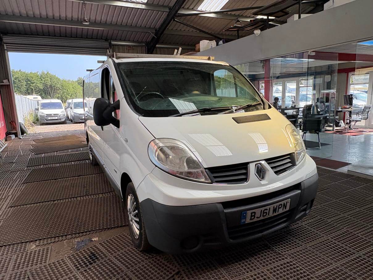 61 Plate Renault Trafic Vivaro Ll29 2.0 Dci 115 excellent runner long mot No Vat