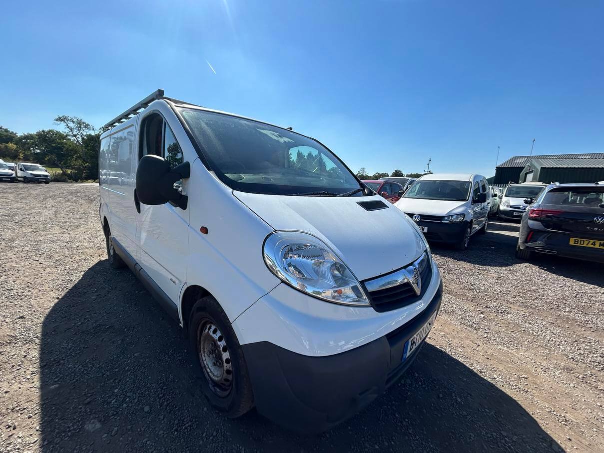 2010 Vauxhall Vivaro Trafic 2.0 12 months mot excellent runner No Vat bargain
