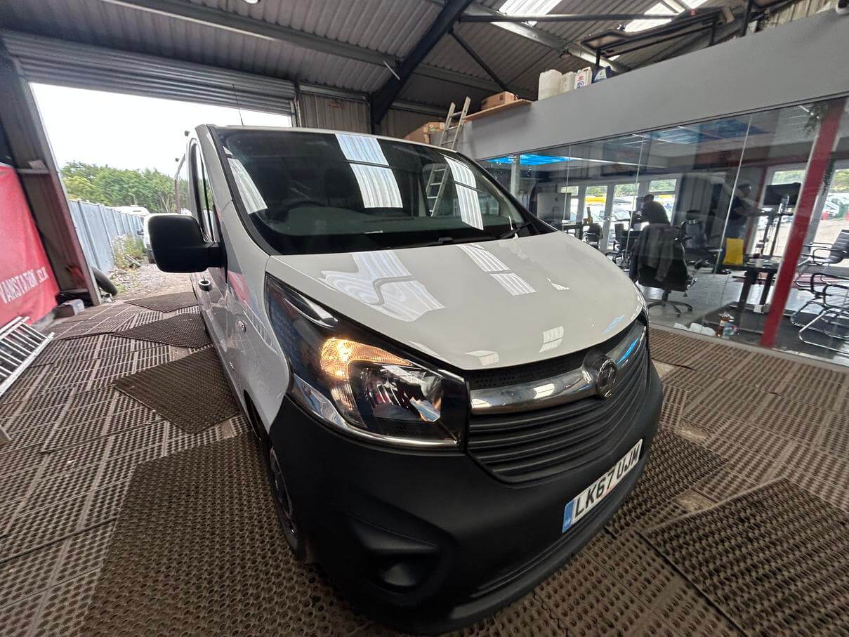 67 Plate Vauxhall Vivaro Trafic 2900 Bi-T Cdti S/S 91k miles Euro 6 ULEZ No Vat