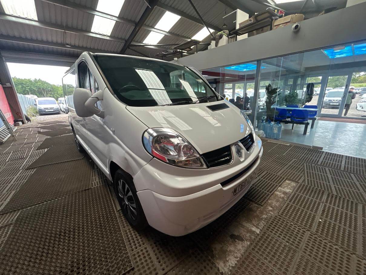 60 Plate Renault Trafic Vivaro 2.0 Dci 115 12 months mot excellent runner No Vat
