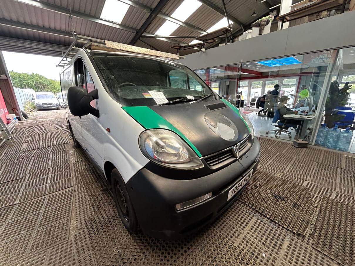 54 Plate Vauxhall Vivaro Trafic 1.9 cdti Swb moted ready to work No Vat bargain