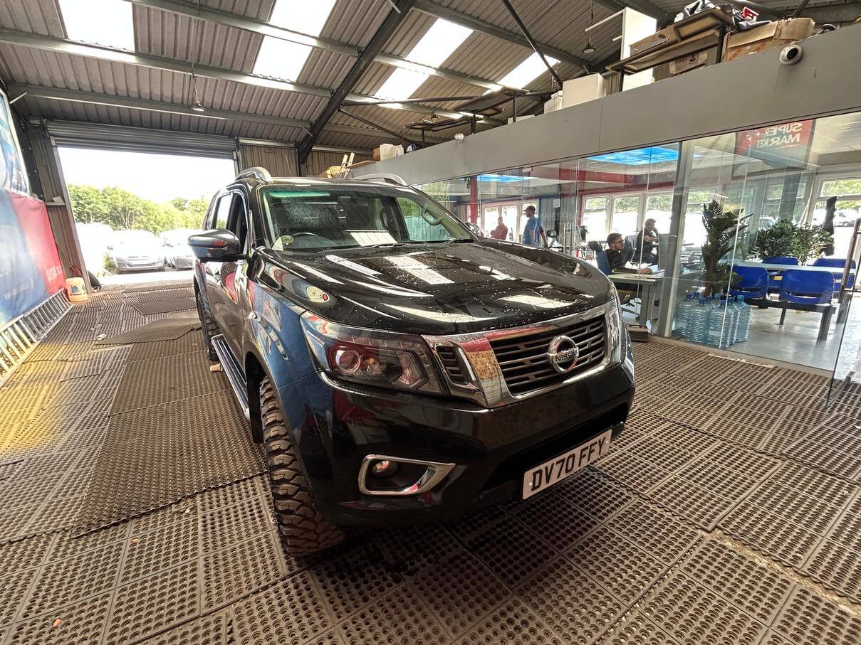 70 Plate Nissan Navara Tekna 2.3 Dci manual high Milage Euro 6 No Vat bargain