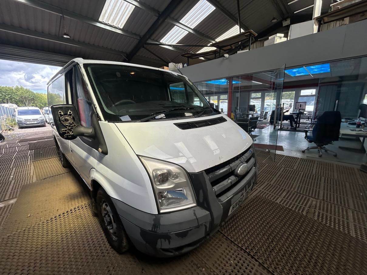 60 Plate Ford Transit 2.2 tdci 85 T260 starts drives needs welding repair No Vat
