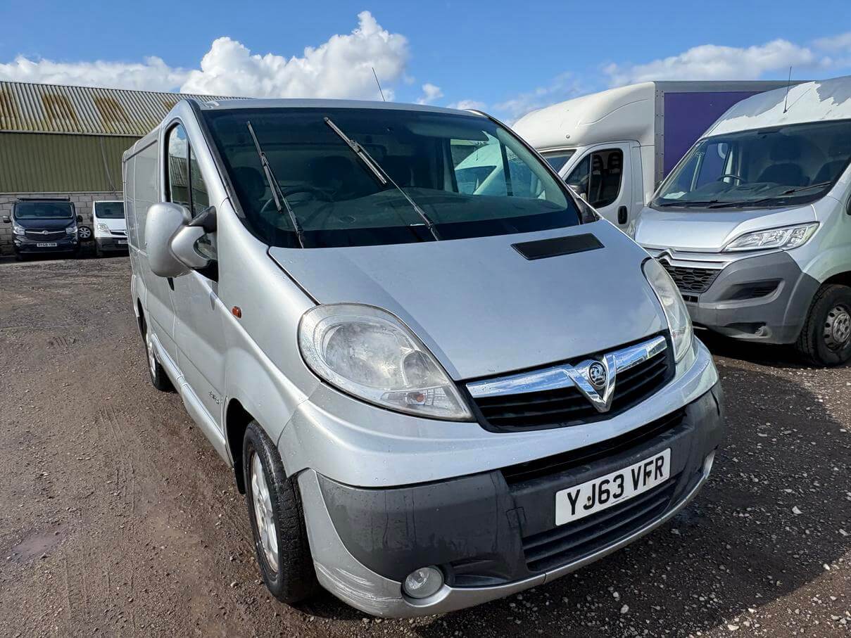 63 Plate Vauxhall Vivaro Trafic Sportive 2.0 Cdti silver noisy gearbox No Vat