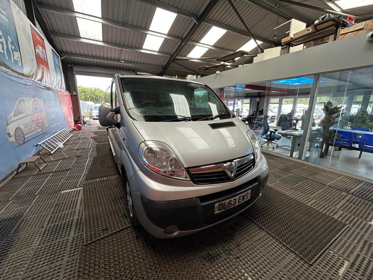 2014 Vauxhall Vivaro Trafic Sportive Lwb 2.0 Cdti Silver Moted No Vat bargain