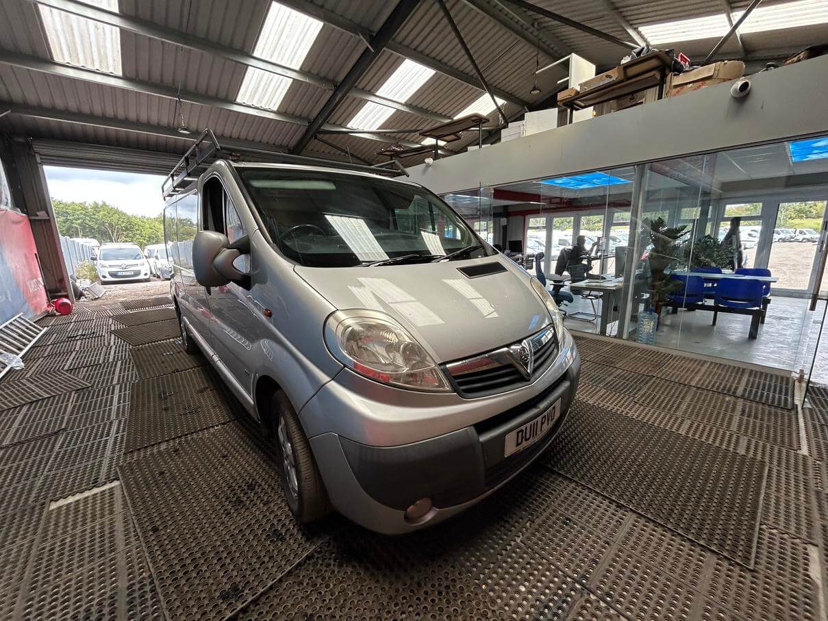 2011 Vauxhall Vivaro Trafic 2.0 Cdti silver long wheel base fresh mot 104k NoVat