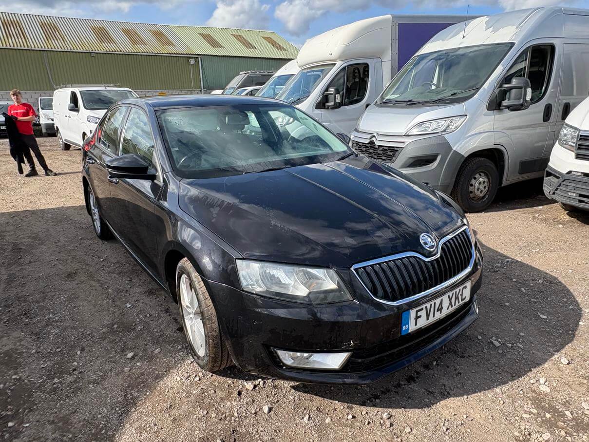 2014 Skoda Octavia Se 2.0 Tdi black starts good drives needs headgasket repair