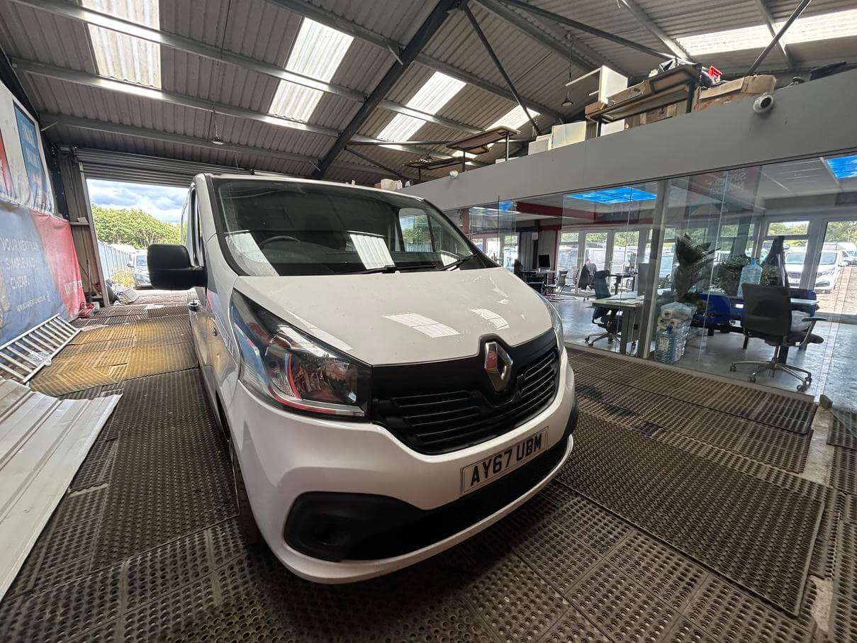 67 Plate Renault Trafic Business+ Energy 1.6 Dci needs minor repair Euro6 No Vat