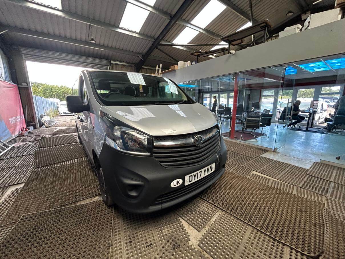 2017 Vauxhall Vivaro Trafic Combi 9 seater minibus 1.6 Cdti Bi-T Euro 6 No Vat