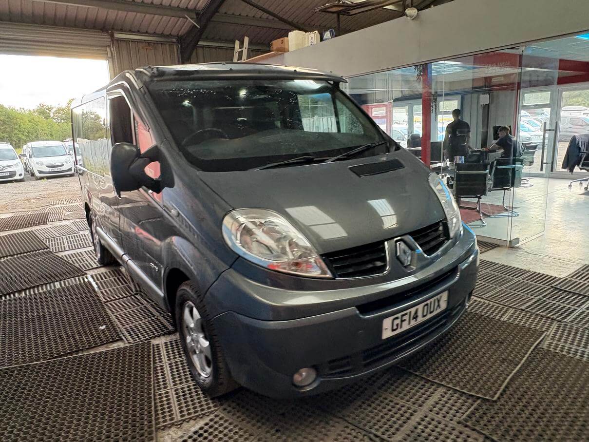 2014 Renault Trafic Vivaro Sport 2.0 Dci ideal crew camper van fresh mot No Vat