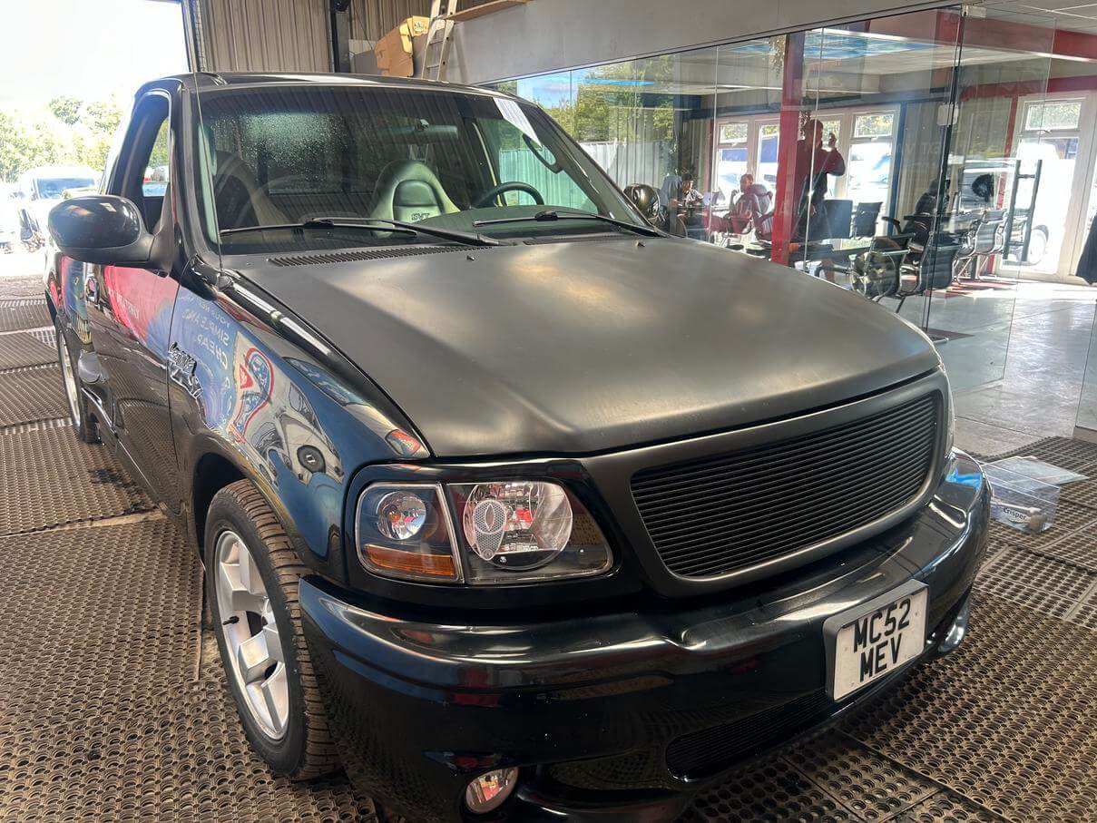 52 Plate Ford F-150 Lightning 5.4 V8 Supercharged Pick Up Stunning Black Pick Up