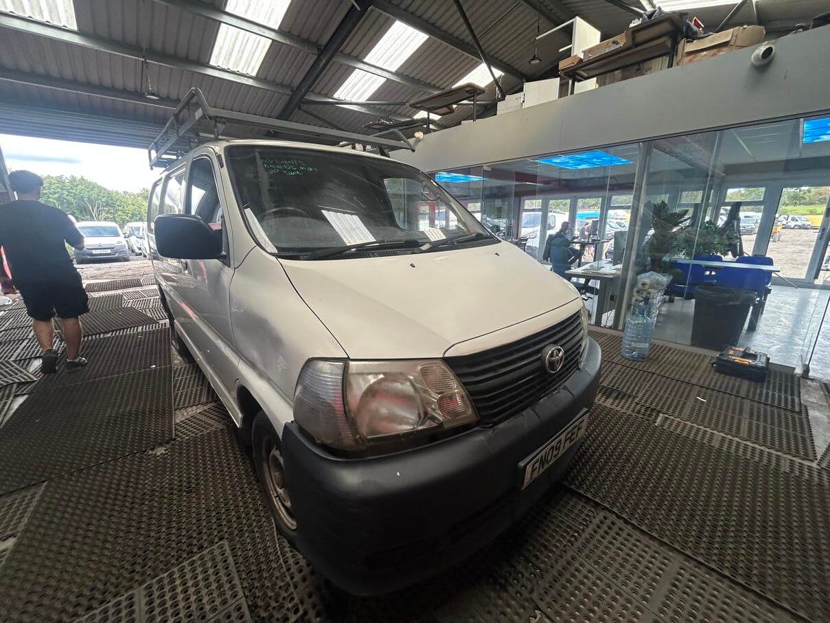 2009 Toyota Hiace transit 280 2.5 D-4D rhino roof rack 12 months mot No Vat