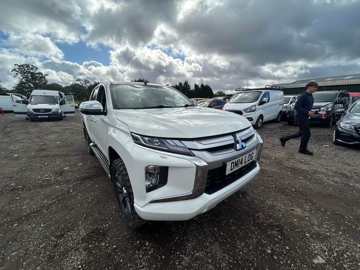 70 Plate Mitsubishi L200 Warrior DiD Automatic top spec 77k miles  Euro 6 Vat Inc