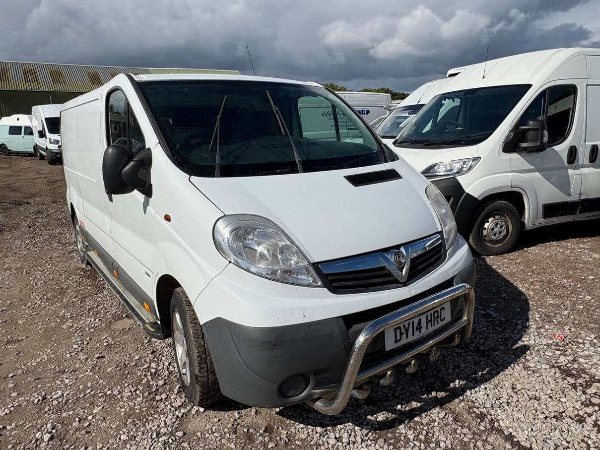 2014 Vauxhall Vivaro Trafic 2.0 Cdti Lwb starts runs needs clutch repair No Vat
