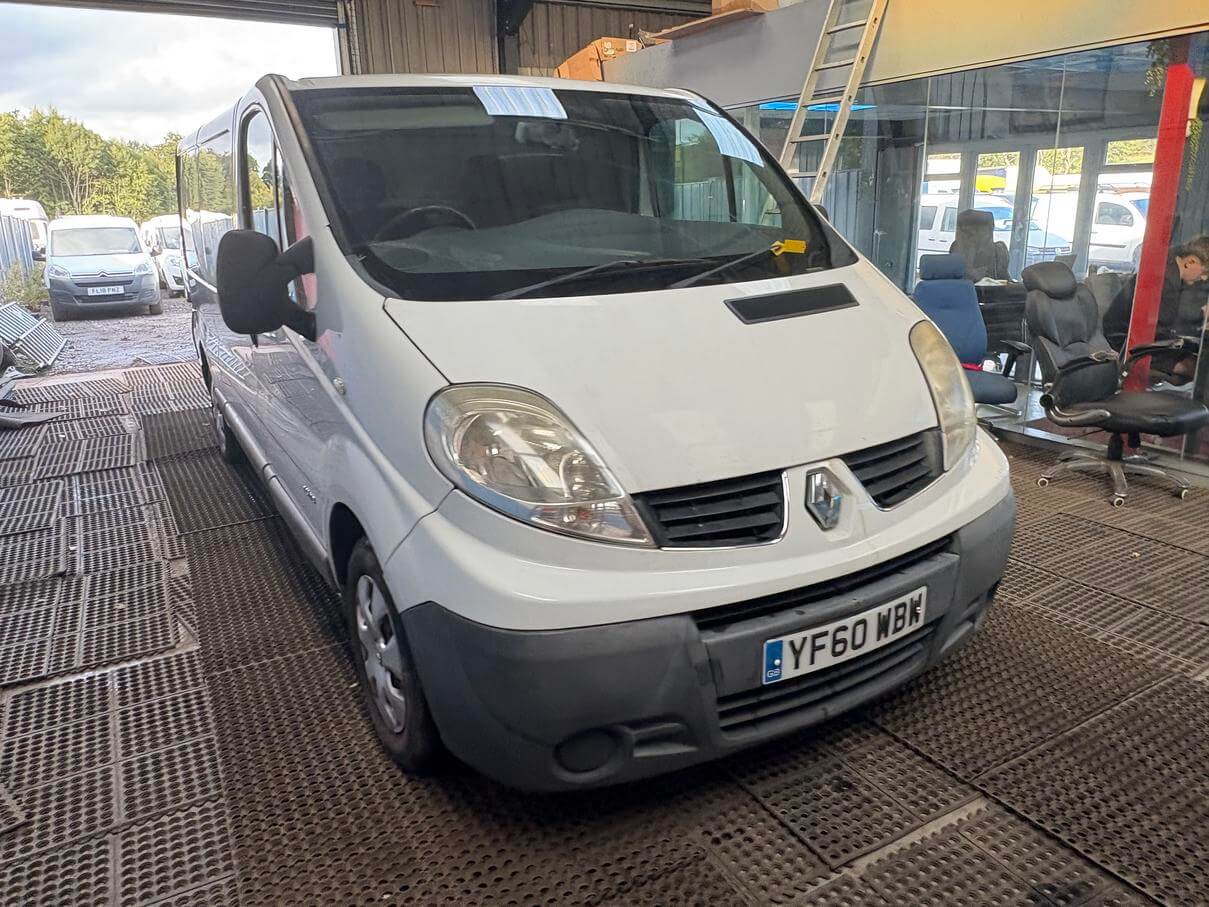 60 Plate Renault Trafic Vivaro 2.0 Dci 115 bhp long wheel base long mot No Vat