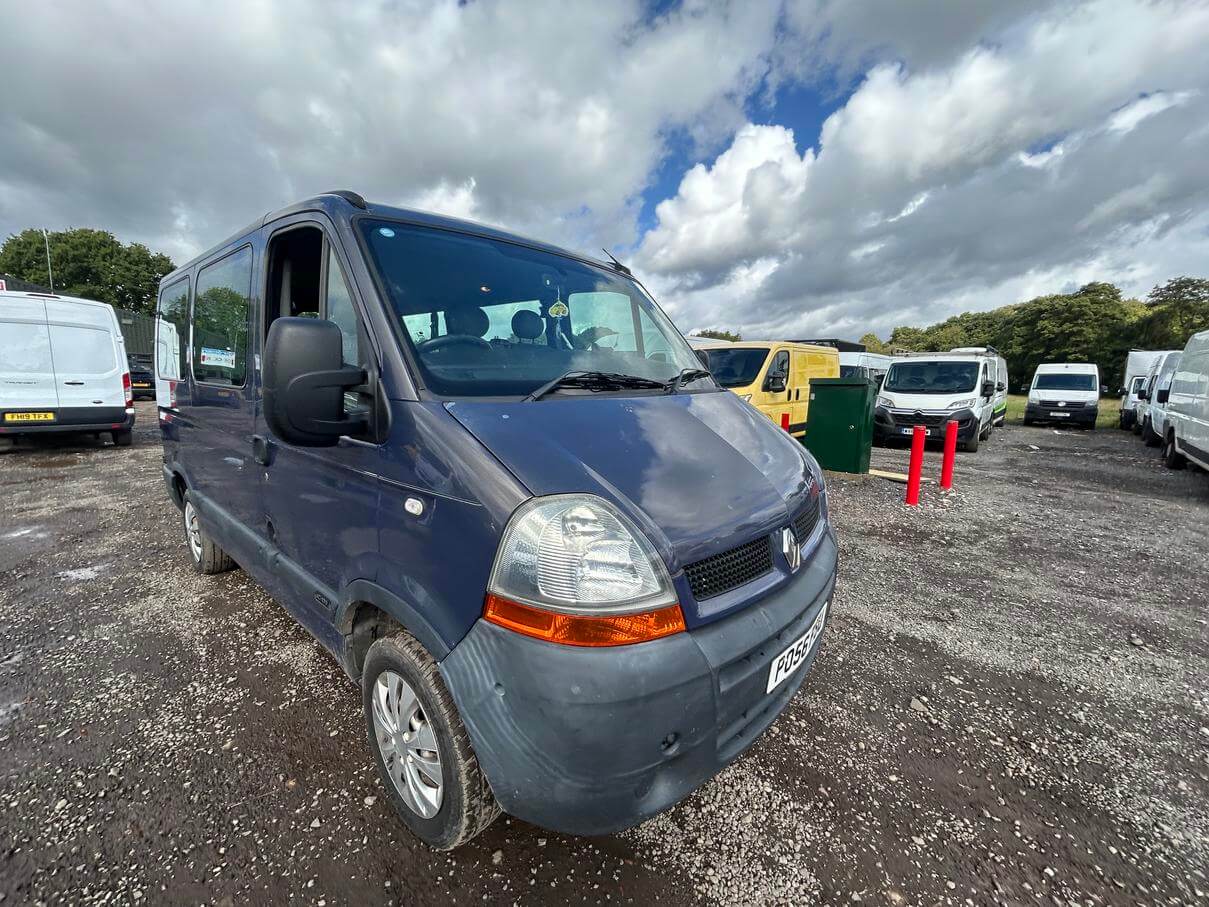 56 Plate Renault Master 2.5 minibus wheel chair disabled access 56k low miles