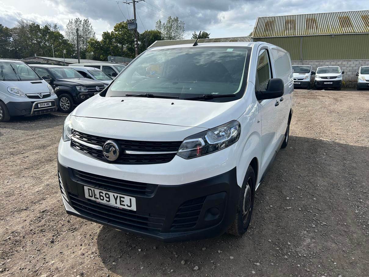 69 Plate Vauxhall Vivaro Trafic 1.5 Edition needs engine repair Euro 6 No Vat