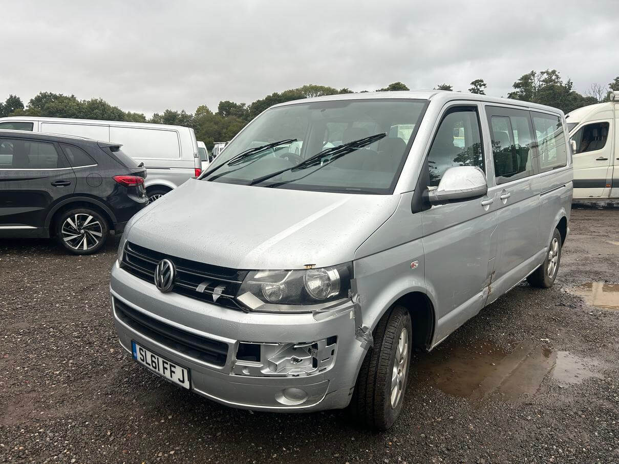 61 Plate Volkswagen Transporter T30 Se 140 2.0
Tdi Lwb Automatic minibus  No Vat