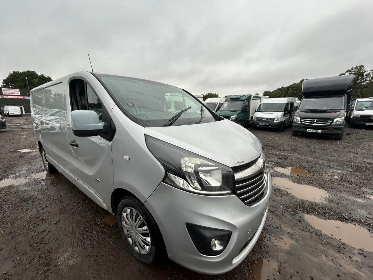 65 Plate Vauxhall Vivaro Trafic Sportive 1.6 needs clutch flywheel repair No Vat