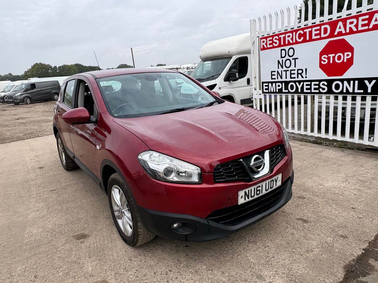61 Plate Nissan Qashqai Acenta 1.5 Dci Metallic Red Super Clean Excellent Runner