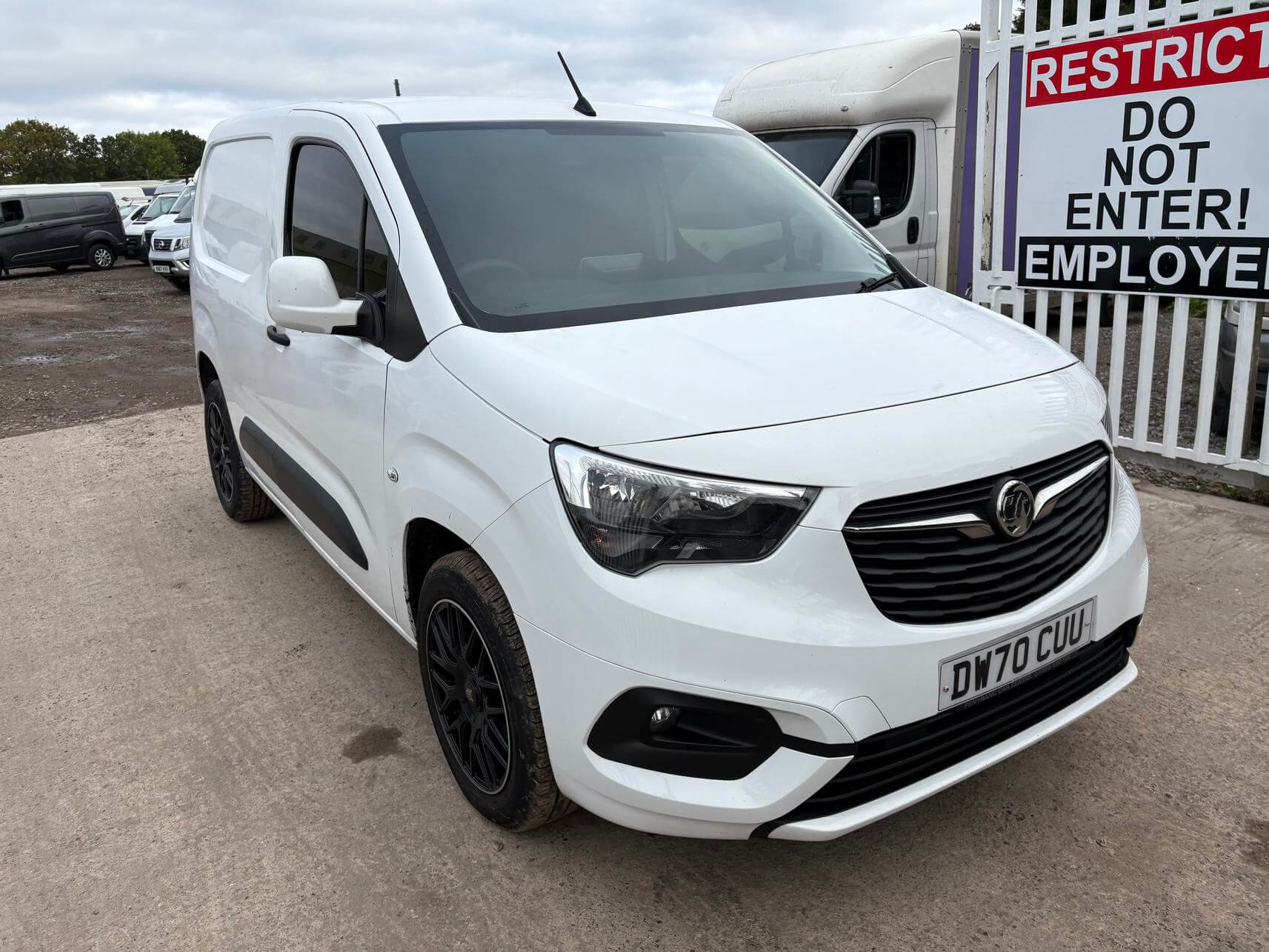 70 Plate Vauxhall Combo 2300 Sportive 1.5 cdti top spec Euro 6 No Vat bargain