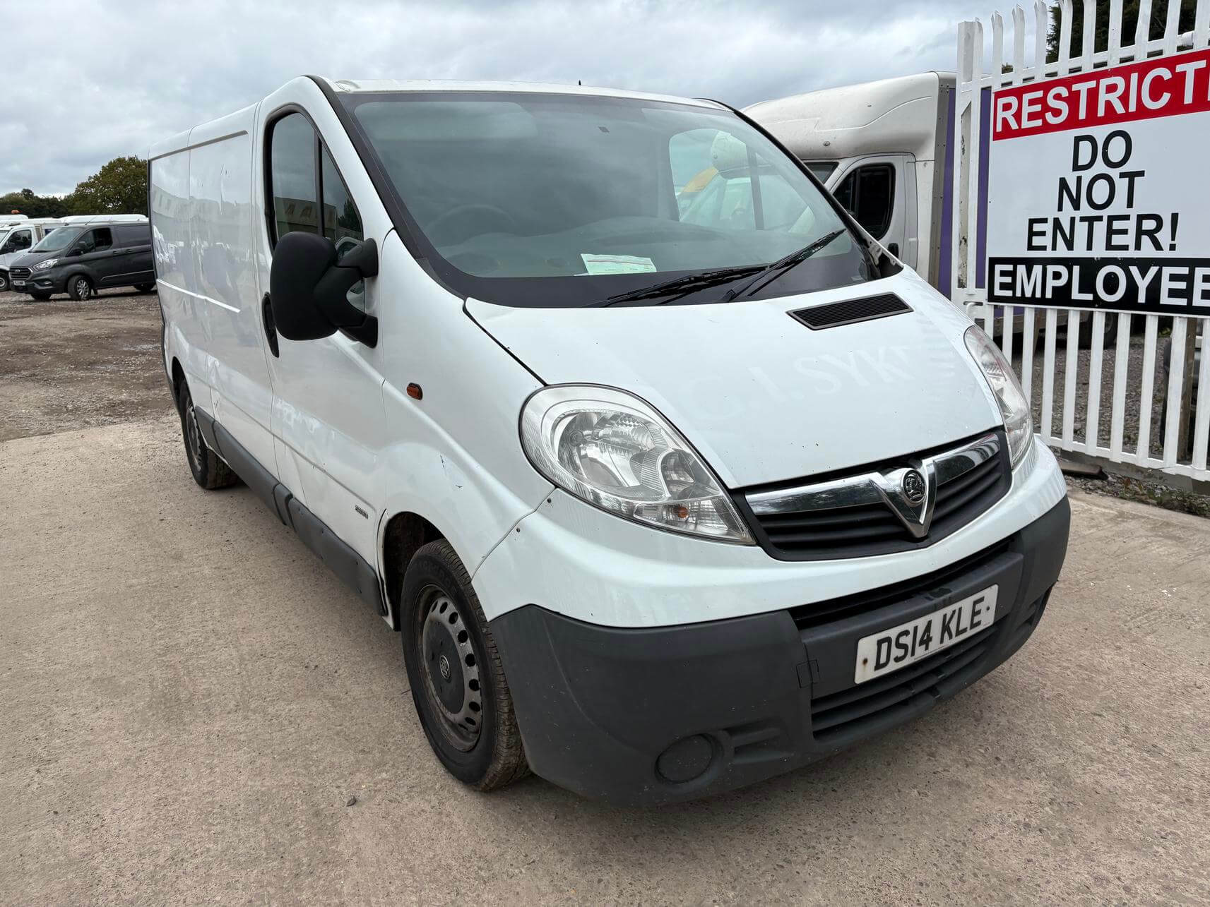 2014 Vauxhall Vivaro Trafic 2.0 Lwb 12 months mot excellent runner NoVat bargain