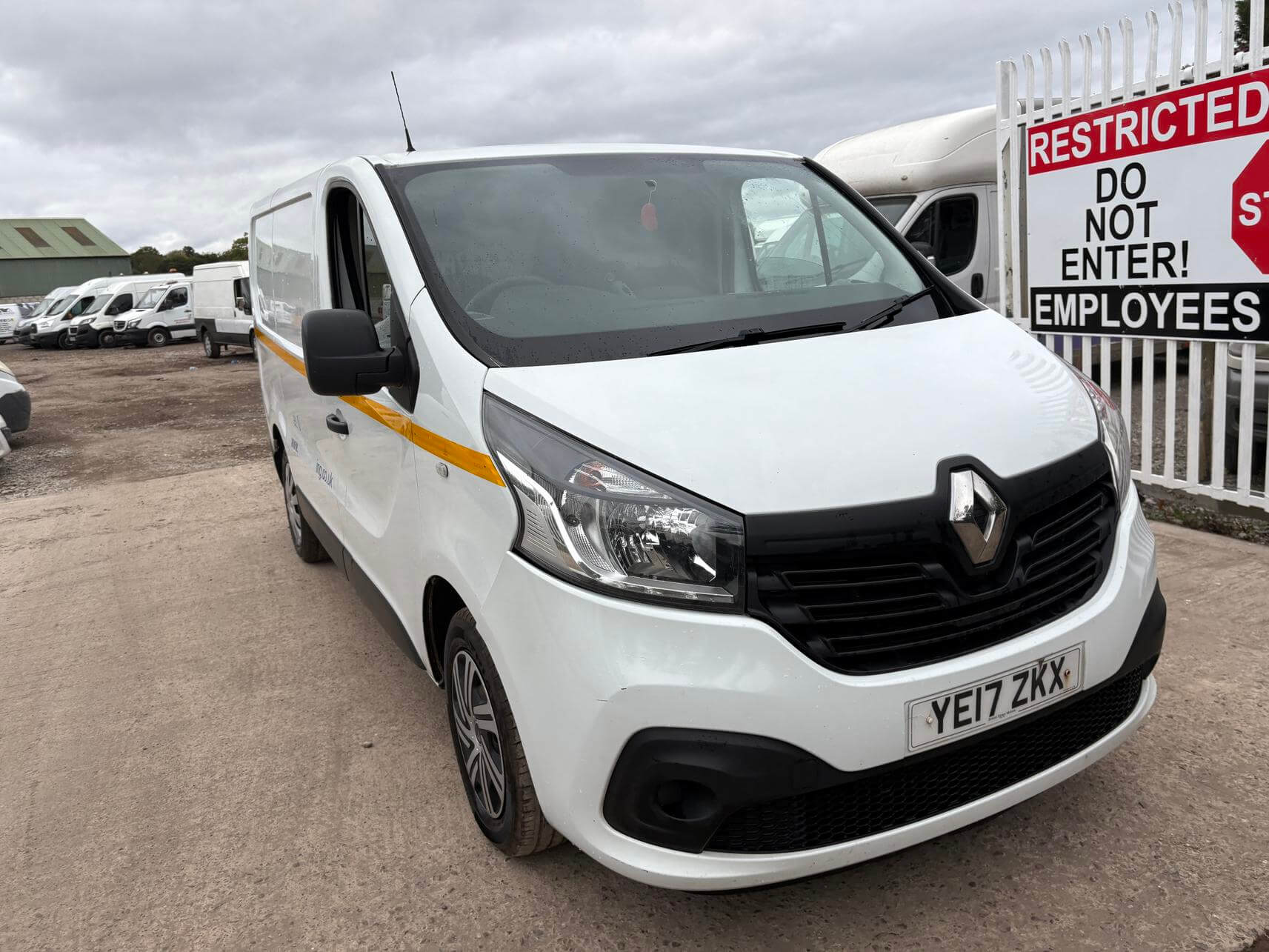 2017 Renault Trafic Vivaro Business + Energy needs clutch repair Euro 6 Vat inc