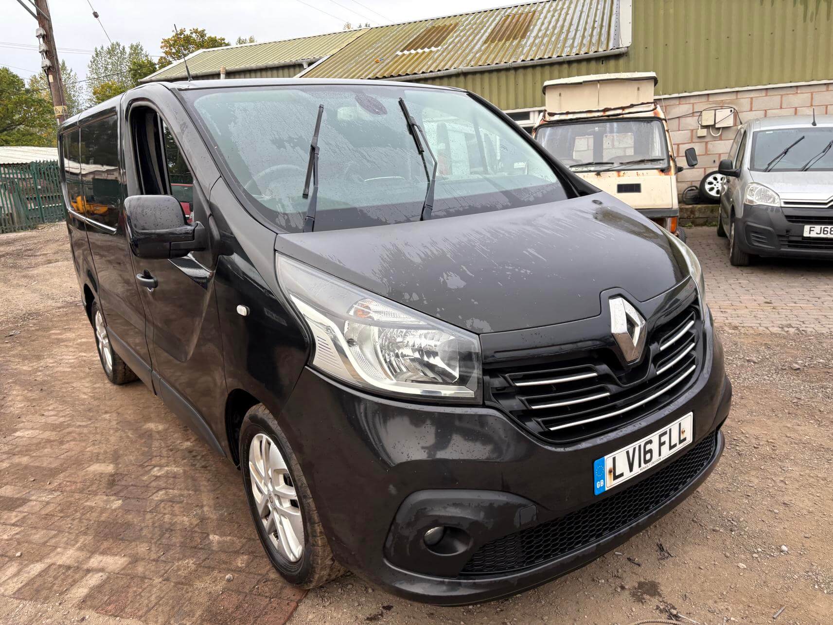 2016 Renault Trafic Vivaro Sport 1.6 starts drives needs dual mass repair No Vat