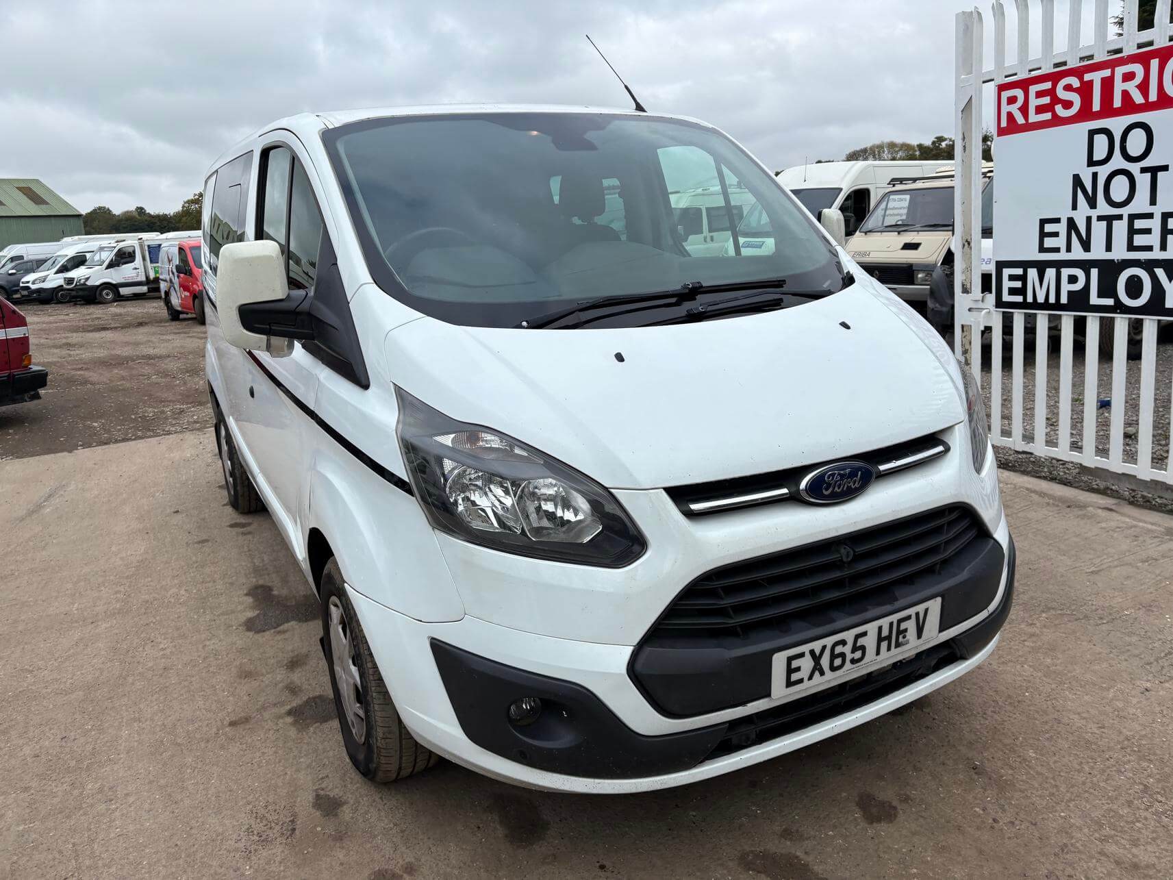 65 Plate Ford Transit Custom 270 Trend E-Tech factory crew cab fresh mot No Vat
