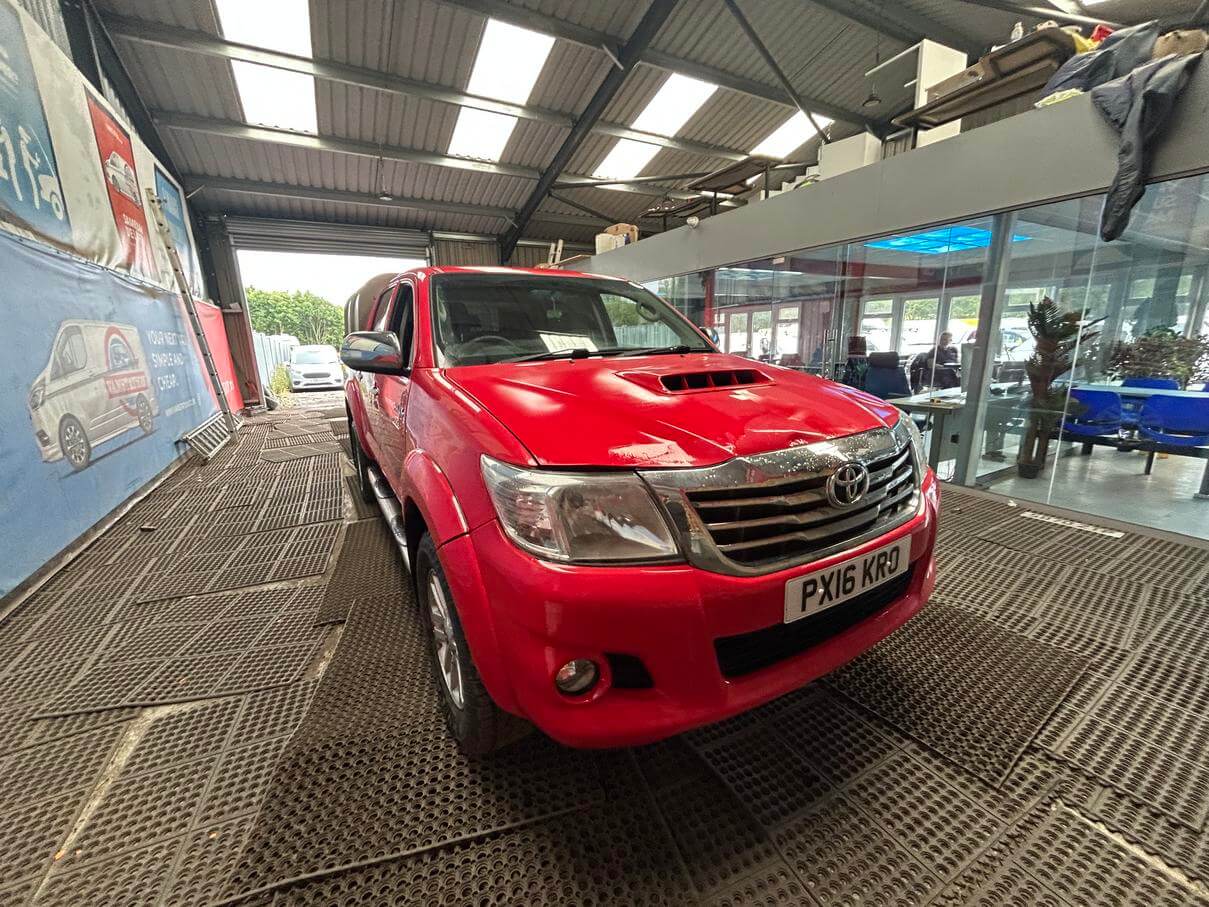 2016 Toyota Hilux Hi-Luxury Invincible 3.0  D-4D 4X4 Double Cab Vat Inclusive