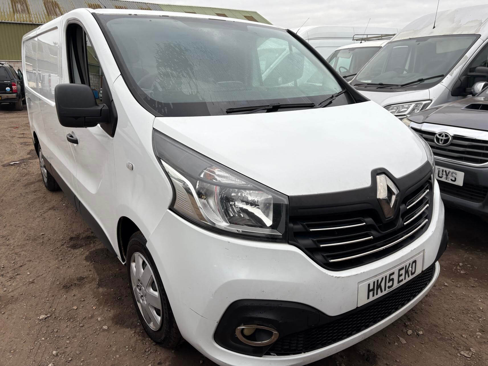 2015 Renault Trafic Vivaro LWB Business+ starts runs needs head gasket No Vat